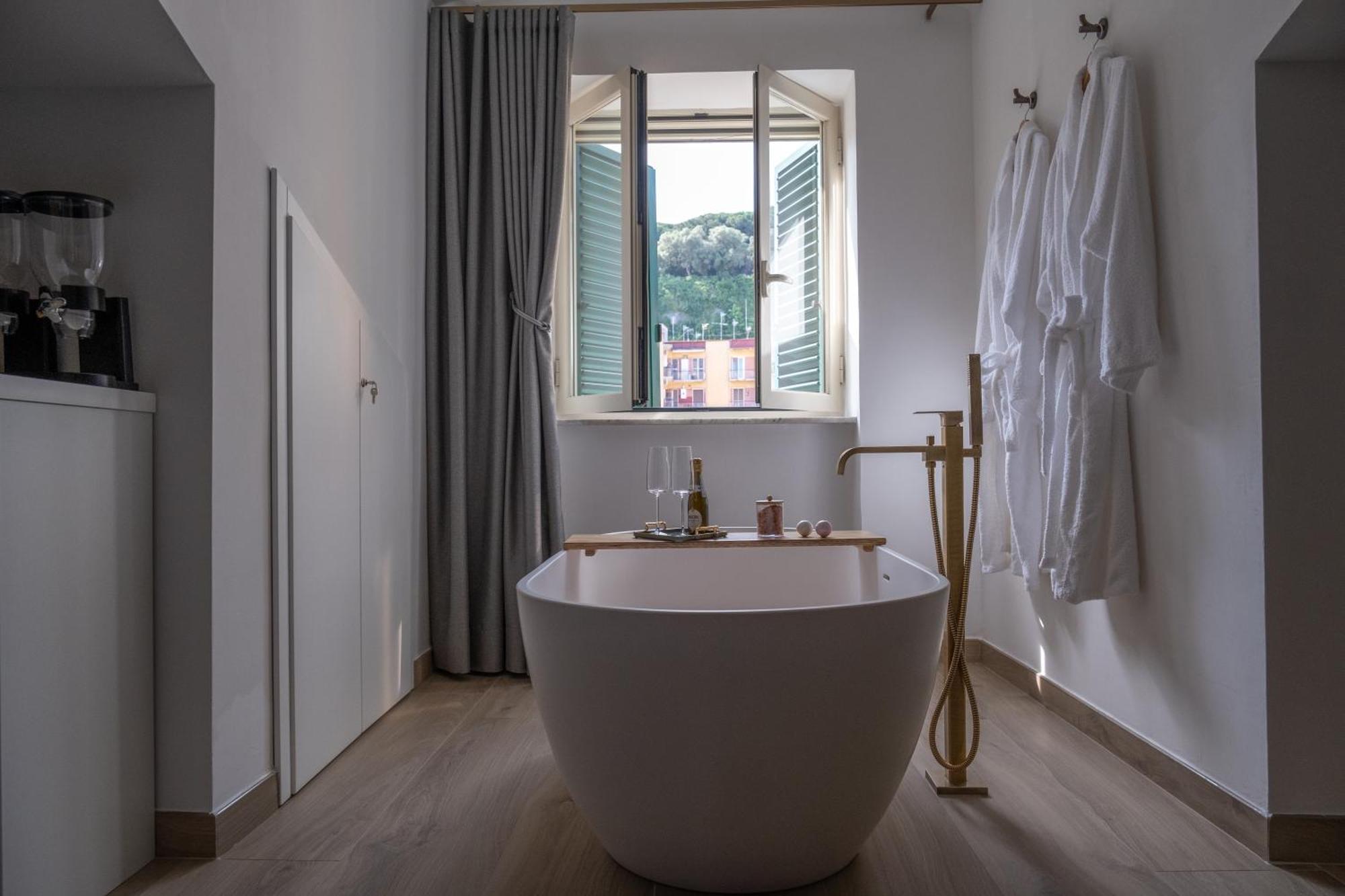 Coraline Deluxe Rooms Castellammare di Stabia Exterior foto